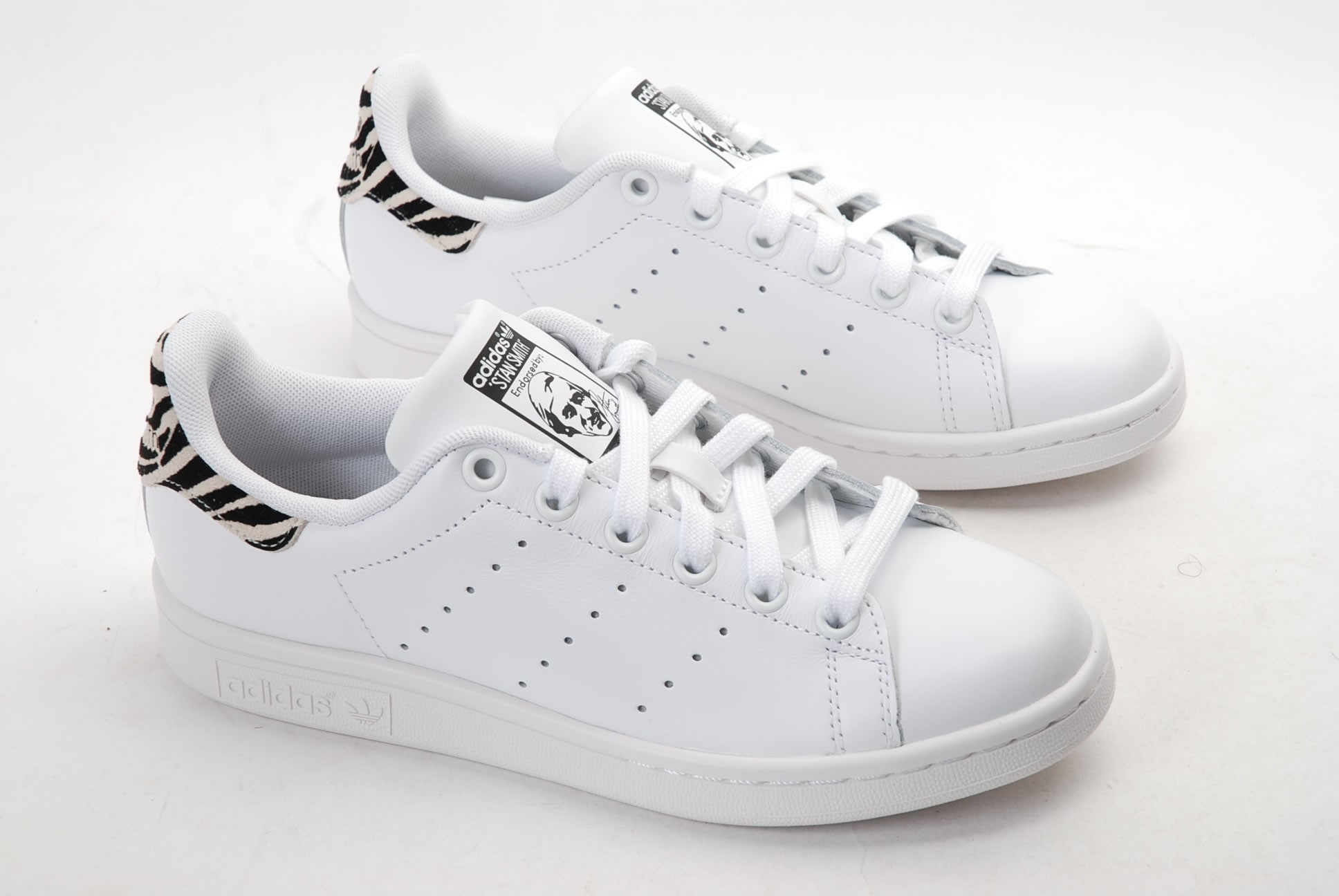 stan smith femme blanche et bleu