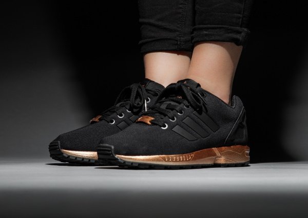 zx flux toute noir